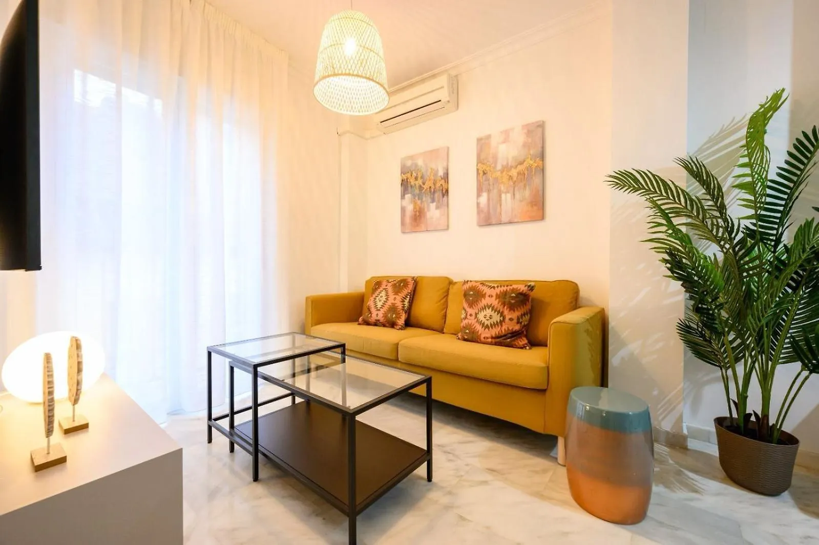 דירה פואנגירולה Capitan, 1 Bedromm, City Center & Beach By 10Tsea